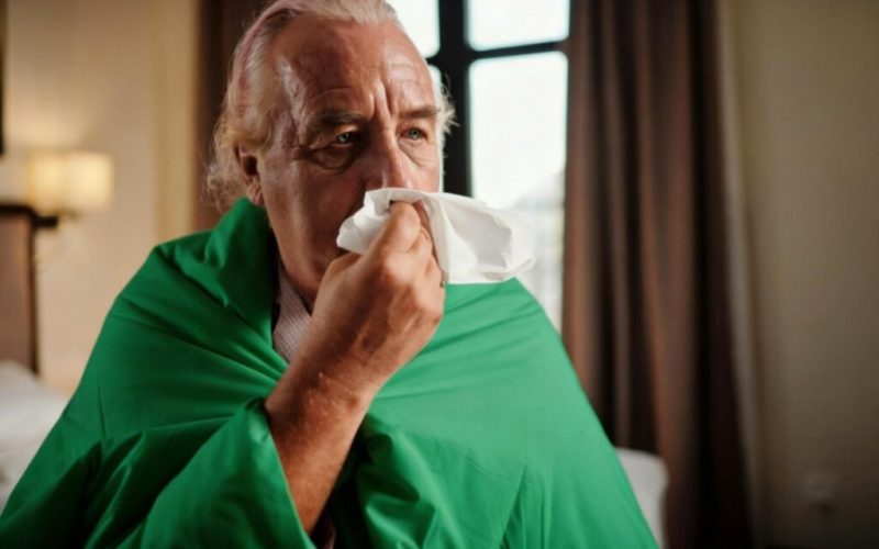 VSR em idosos: por que o vírus que provoca pneumonia merece atenção redobrada